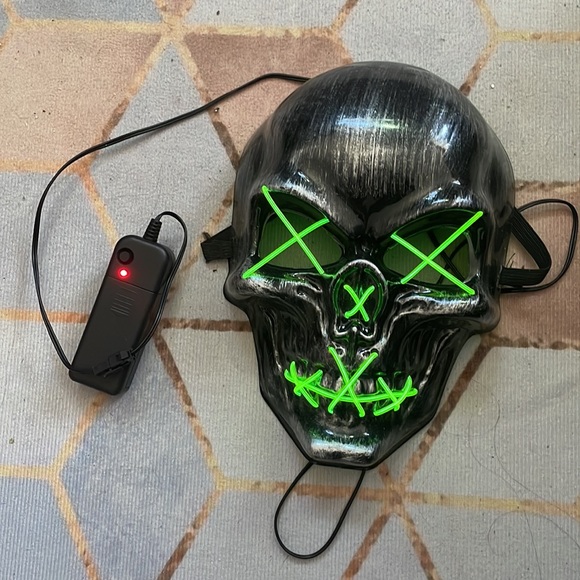 Electronic light up skull mask - Picture 3 of 3